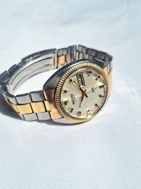 Two-Tone Seiko Wristwatch with Day-Date Function - Working!